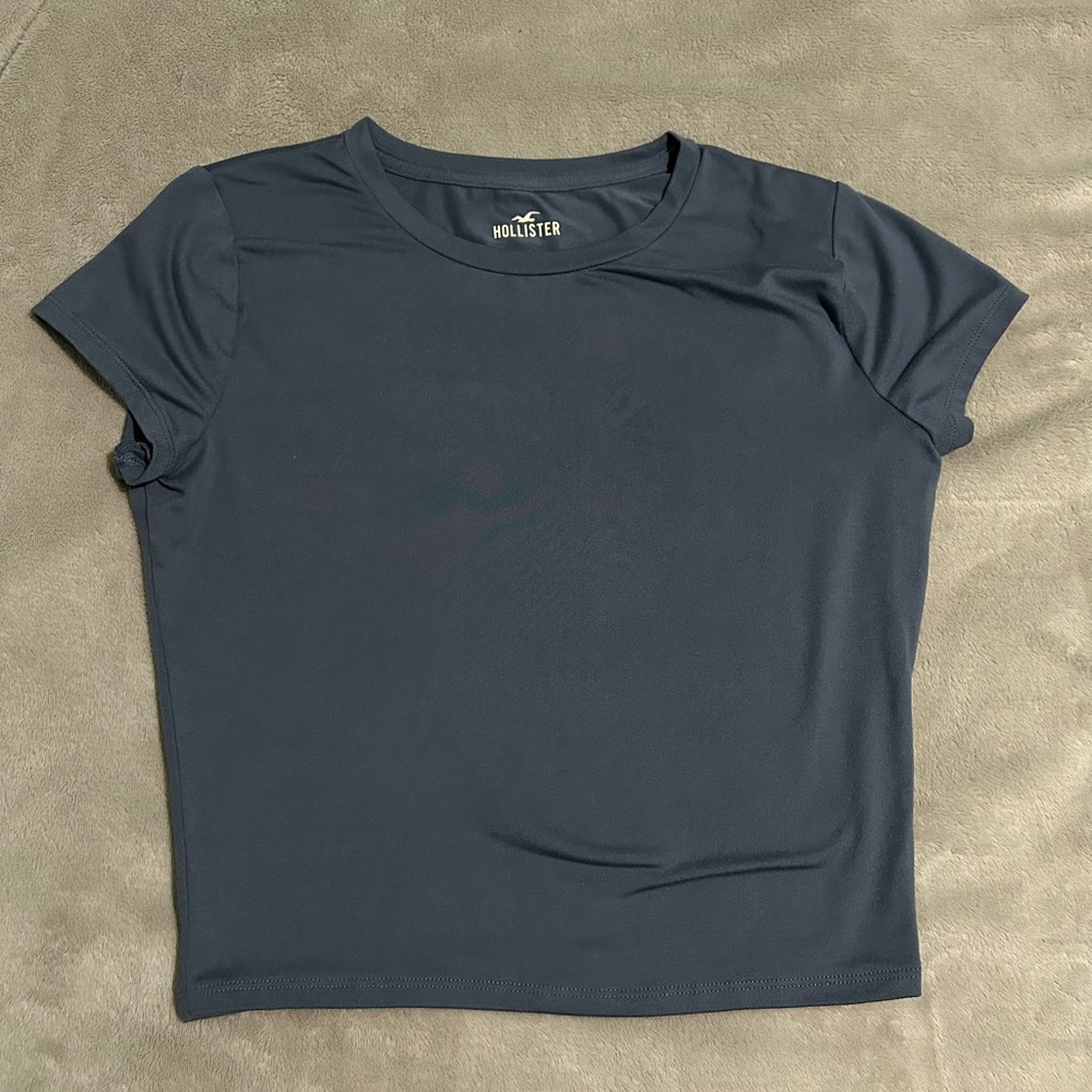 Hollister Women's Dark Blue Short Sleeve Tee